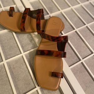 Women’s sandals